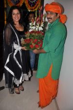 Sambhavna Seth,Manoj Tiwari at Manoj Tiwari_s house warming party in Andheri, Mumbai on 23rd July 2012 (2).JPG
